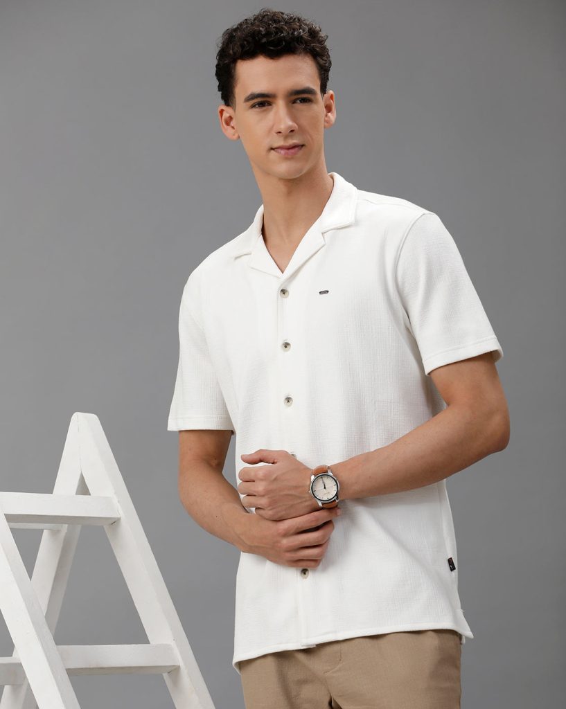 Men Slim Fit Cuban Collar Solid Knit Shirt In White.
