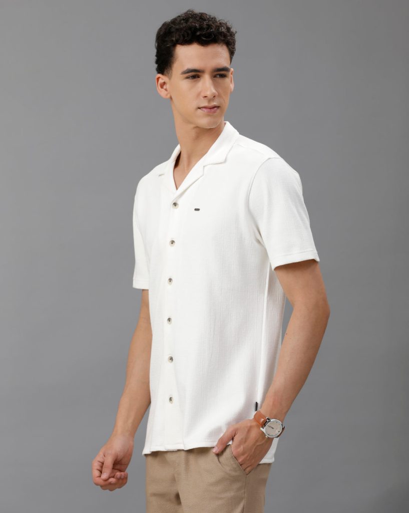 Men Slim Fit Cuban Collar Solid Knit Shirt In White.